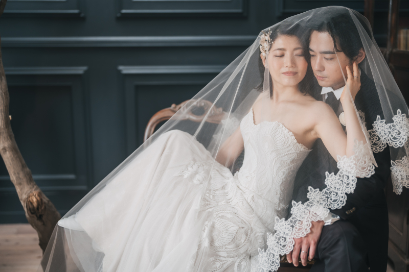 ベールに包まれて…