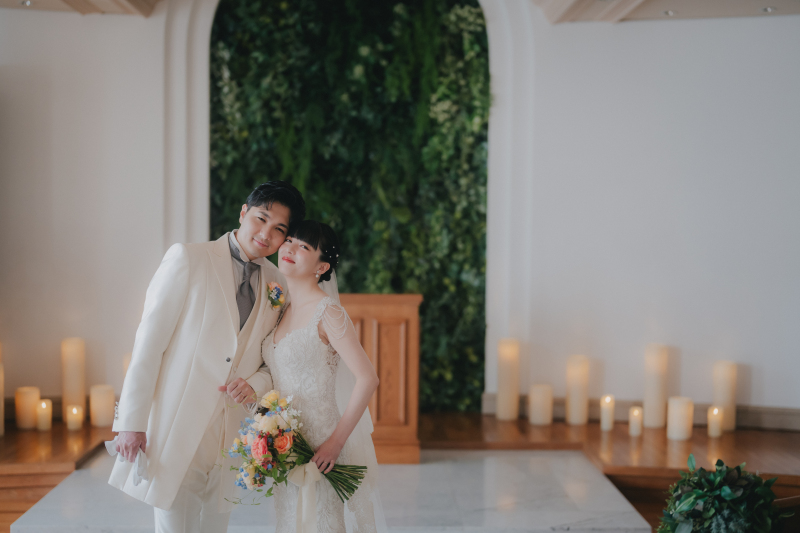 美しい自然光が照らすチャペル