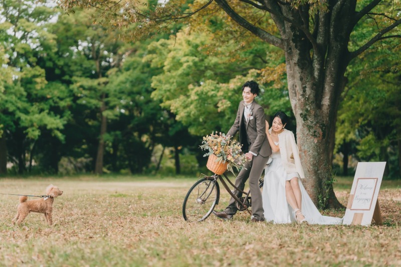 まちきれず、撮影に参加しちゃうワンチャン♪