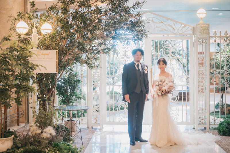 門の前から撮影開始♡