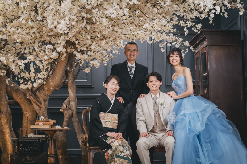 【日比谷花壇トップデザイナーの創る花いっぱいのスタジオ】スタジオ和装＆洋装フォトウェディングプラン