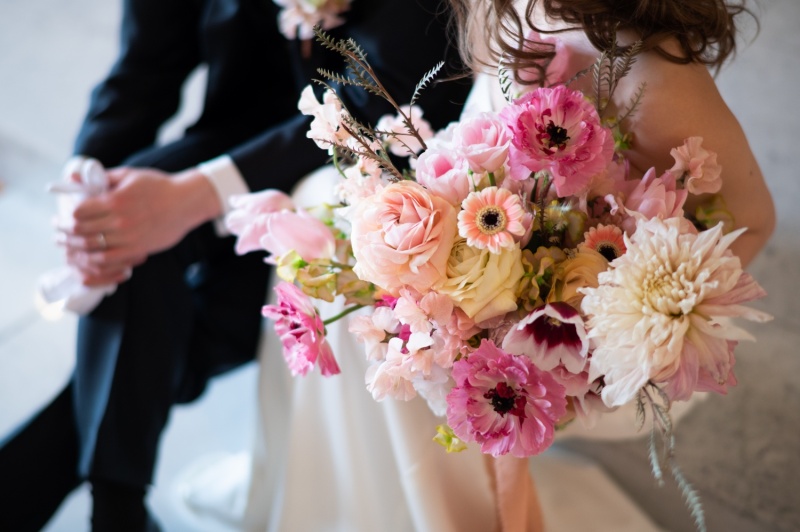 ドレス１着！チャペルと花いっぱいのスタジオ写真が残せる！ドレス１着　チャペル&スタジオプラン