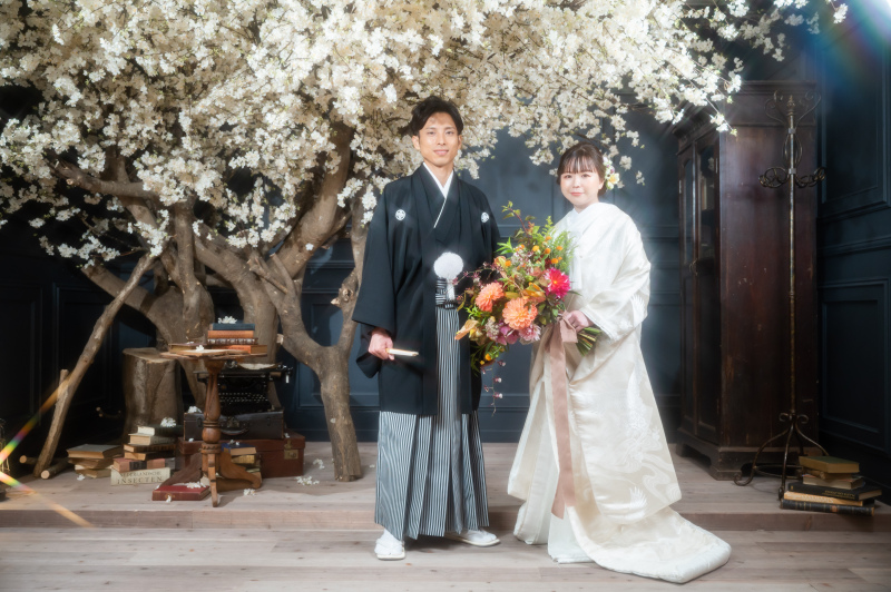 【日比谷花壇トップデザイナーの創る花いっぱいのスタジオ】スタジオ和装＆洋装フォトウェディングプラン