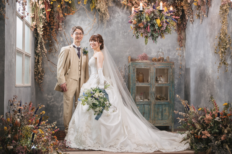 【前撮にも♪全データ込み】洋装1着・彩り豊かなお花たくさんのスタジオ撮影♪