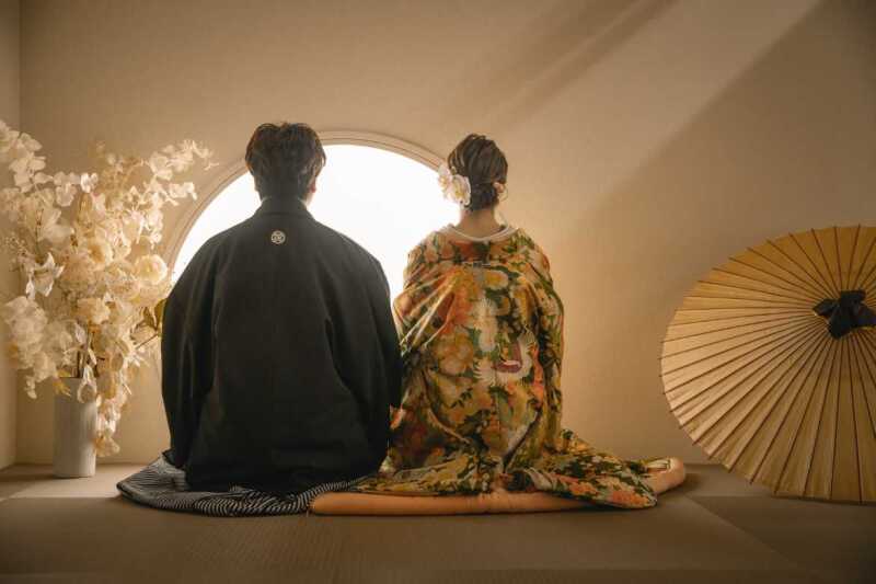 差し込む光に照らされて…