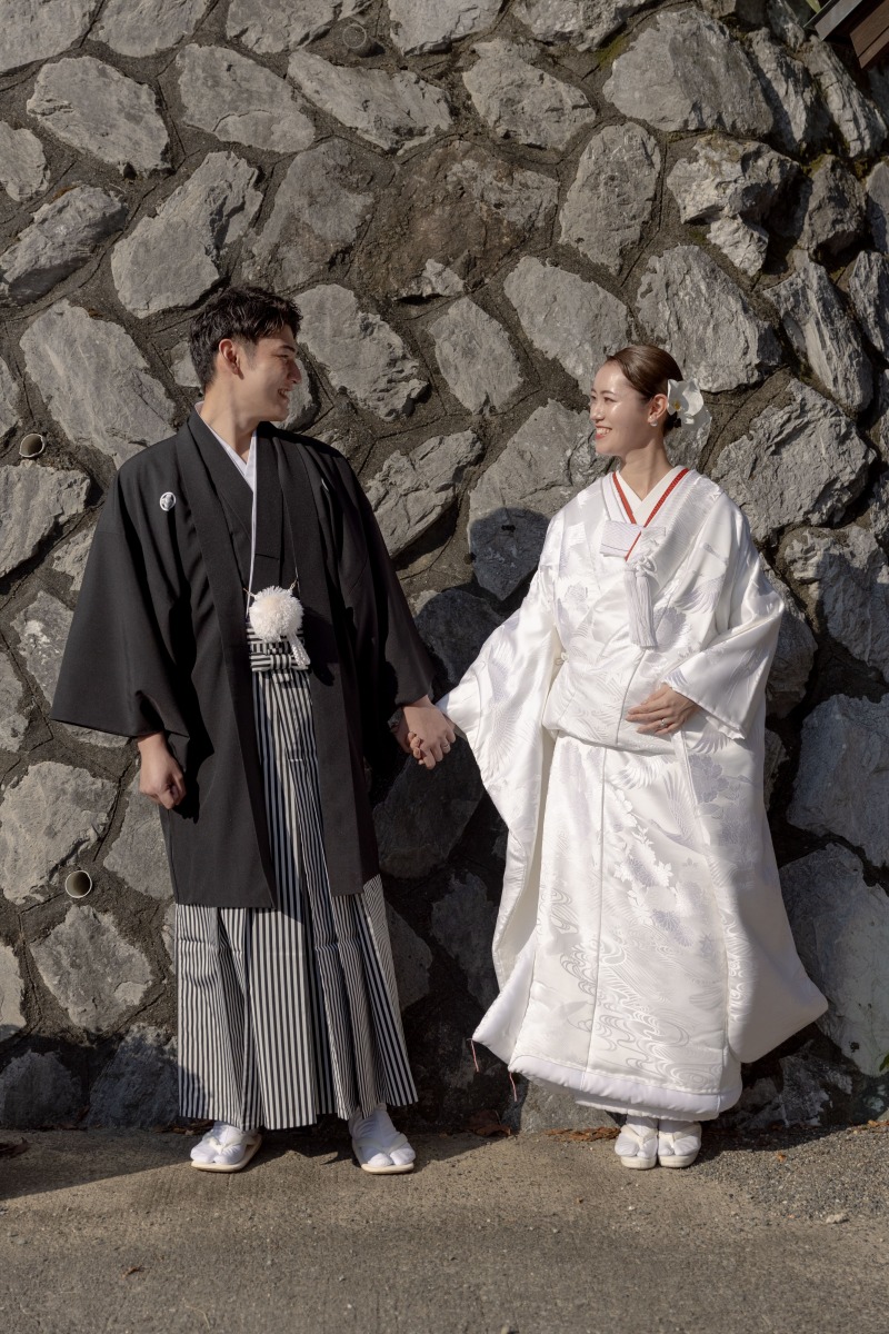 お城の石垣前で