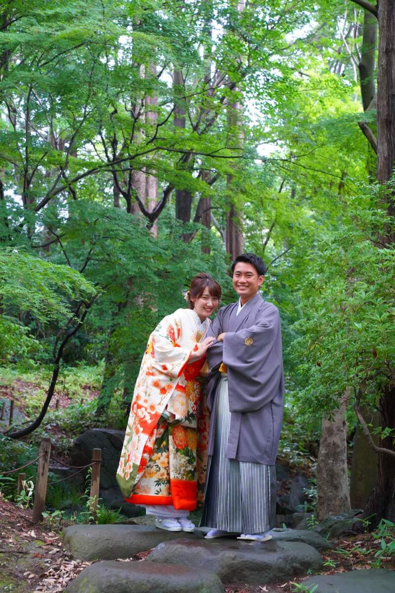 大きめな石の上で