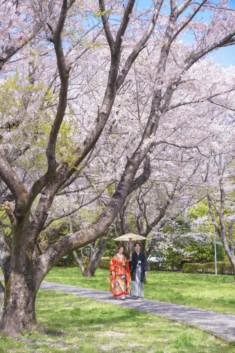 歩いて自然体なお二人を♡