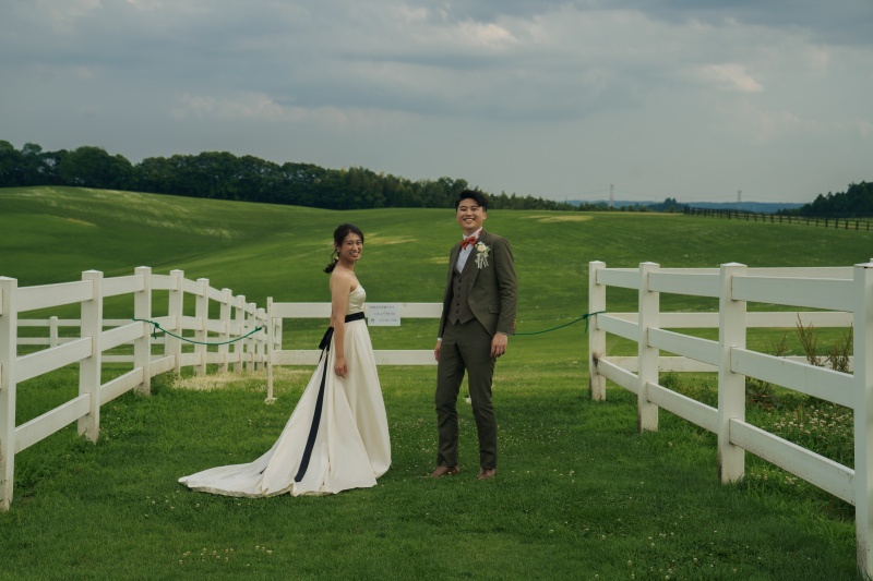 広大な牧場を背景に★