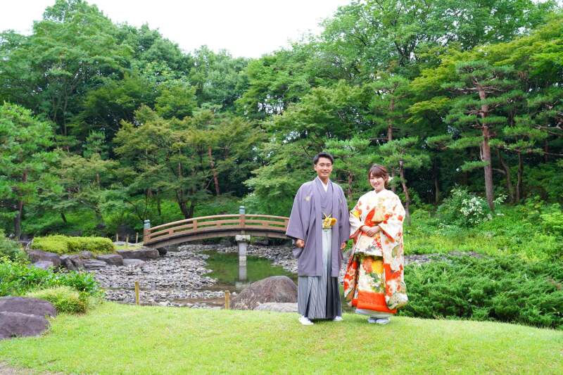 背景とお二人をメインに