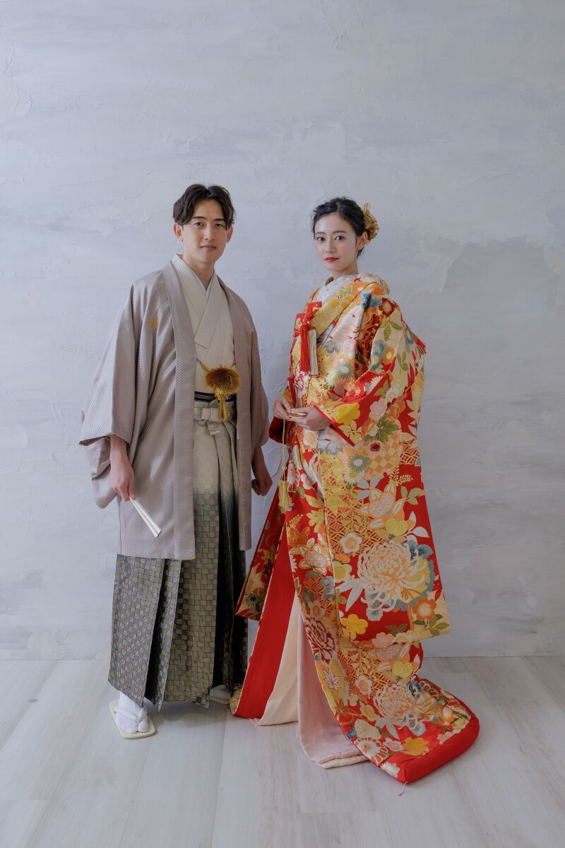 【組合せ自由！白ドレス・カラードレス・白無垢・色打掛・引き振袖】スタジオ撮影・衣装２着・ベーシックプラン◇データ2枚&写真台紙付