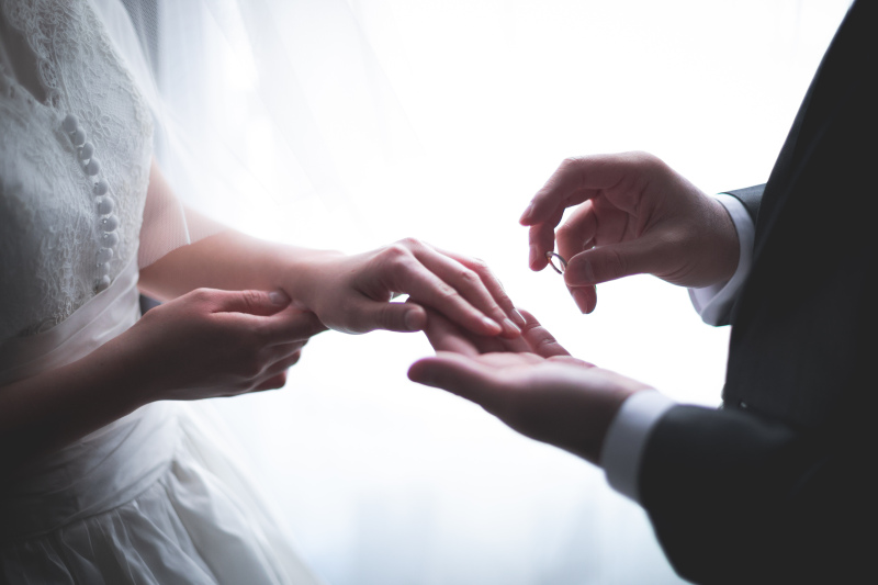 【結婚式を挙げないカップルへ♪】挙式風の撮影も、ご家族様の記念撮影も叶うウエディングフォトセレモニー(選べるプチギフト付)