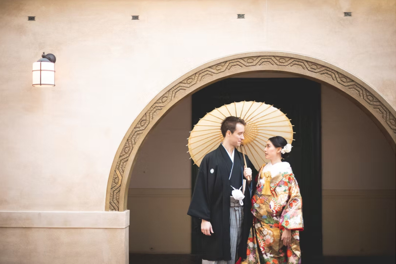 《時代をタイムスリップ》洋装&和装のお色直しでクラシカルな館内フォトと周辺レトロな街並みフォトツアーができる欲張りプラン♪