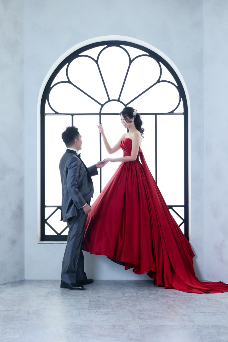 共に歩む幸せを静かに誓う瞬間