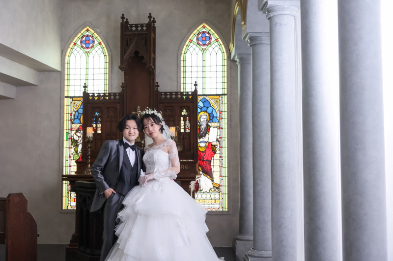 自然に笑い合う