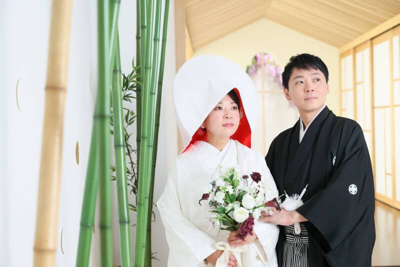 同じ未来を見つめる、横顔のショット