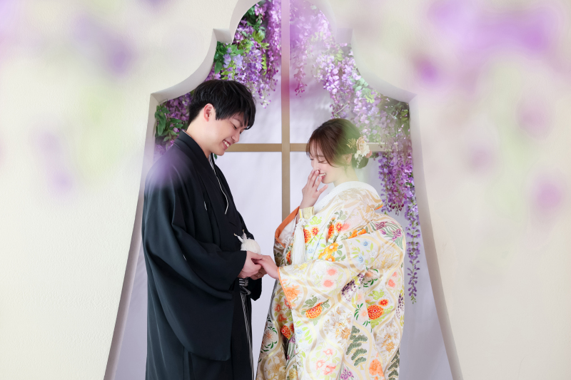 藤の花に囲まれて穏やかな瞬間