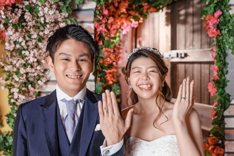 素敵な笑顔と大切な指輪と一緒に。