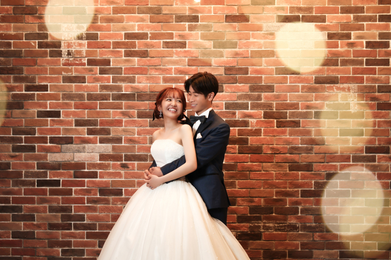 キラキラの笑顔を光でより印象的に