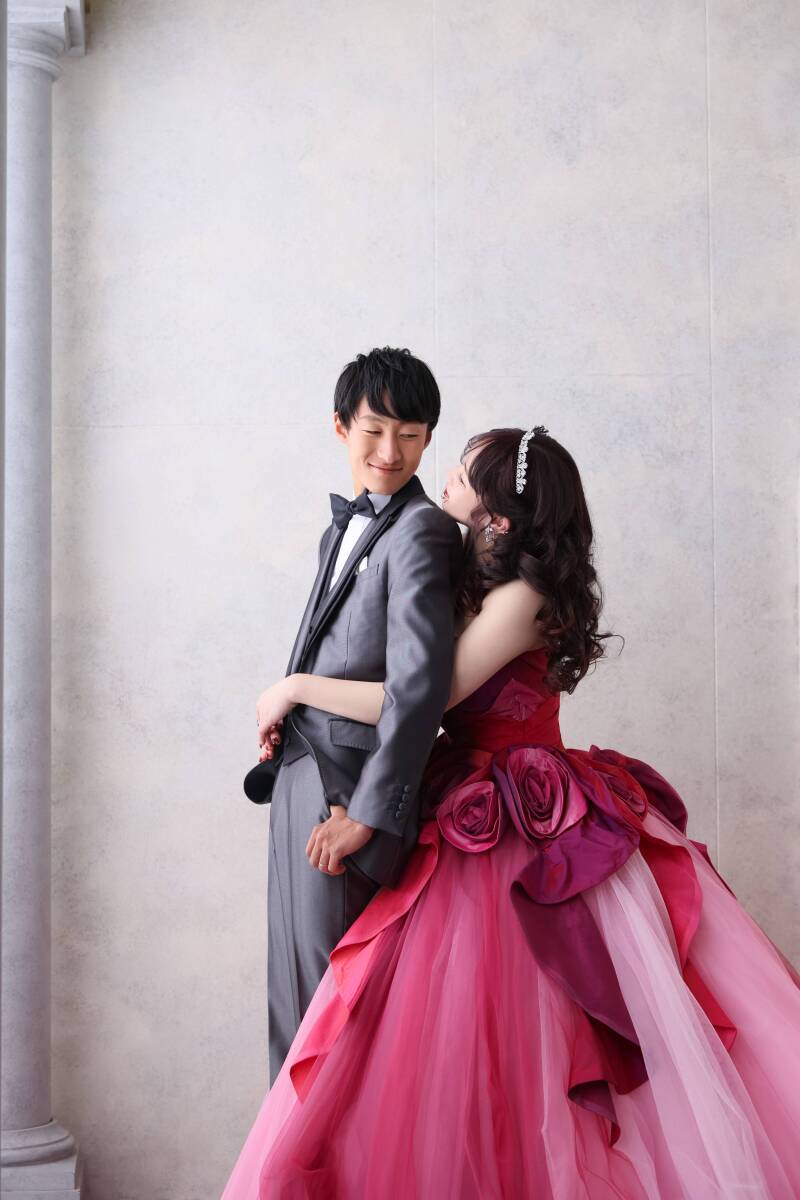 後ろからそっと寄り添って