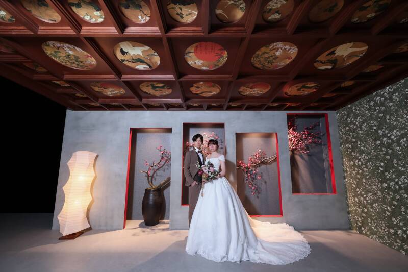 和の情緒とモダンが融合する、格天井の間