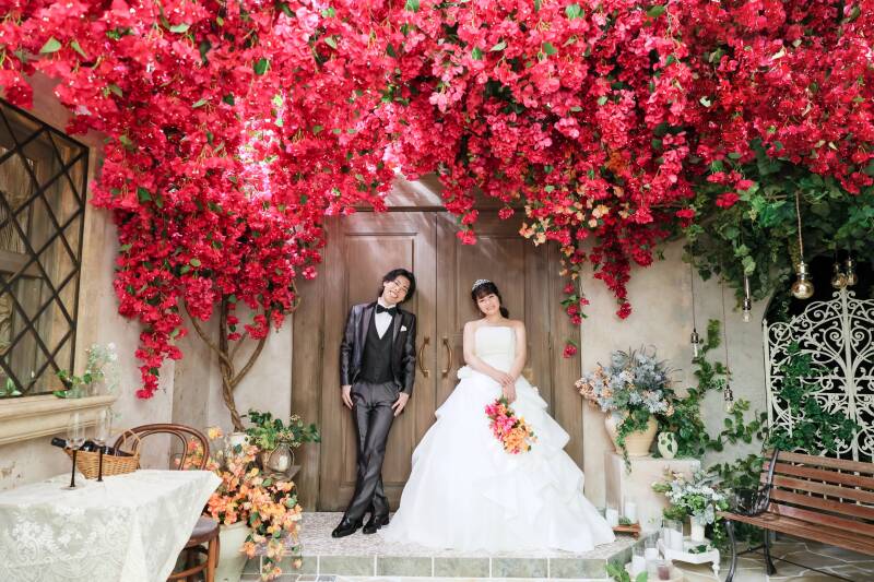 華やかな花々に包まれて