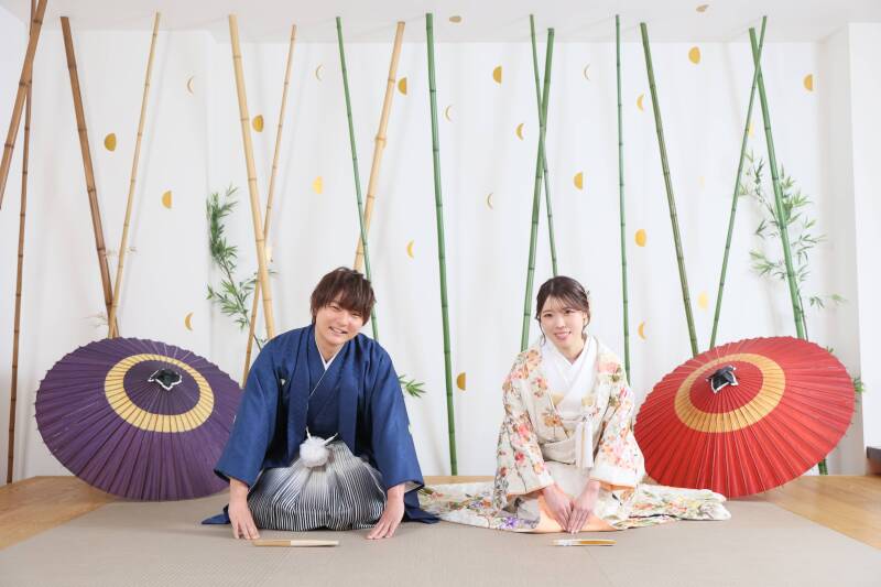 凛とした表情で綴る正座ショット