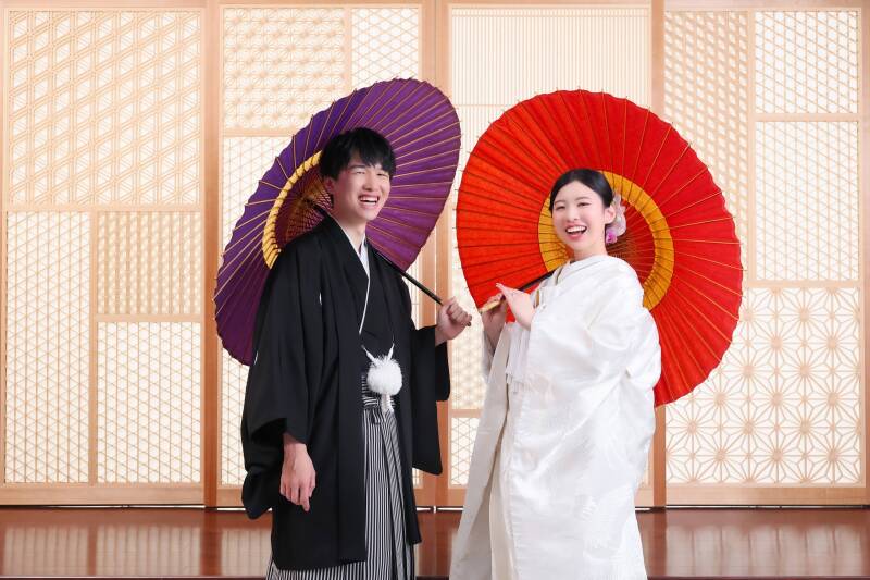 【動】彩り豊かな傘で心も弾む一枚
