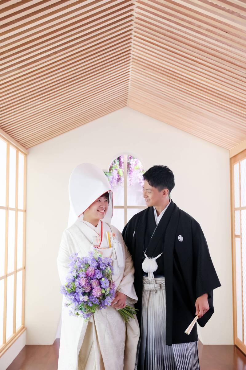 見つめ合う瞳に溢れる、尽きることない愛