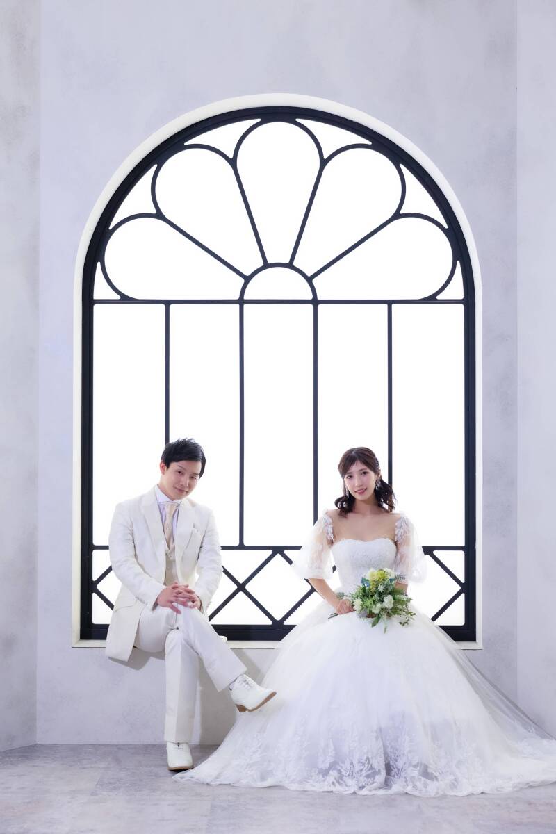 シンメトリーが美しい窓辺のカット