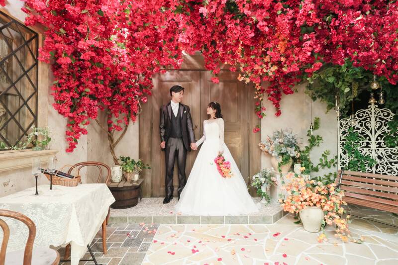 柔らかな笑顔で寄り添う