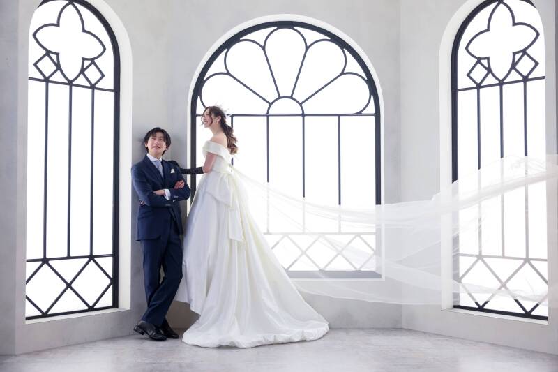 なびくベールが魅せる、ドラマチックな一瞬