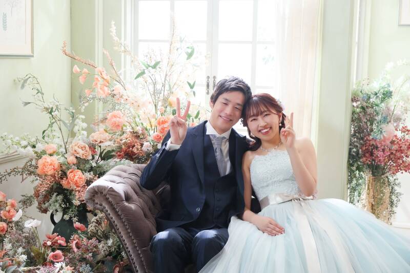 お二人の仲睦まじさが伝わる笑顔の一枚