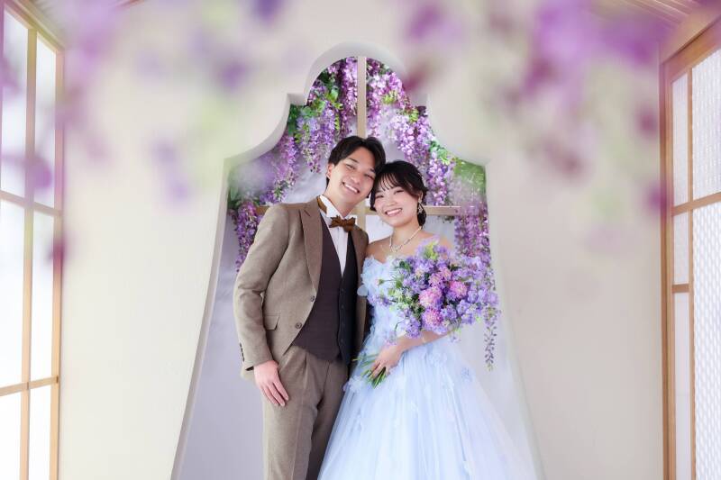 ブーケと藤が彩る