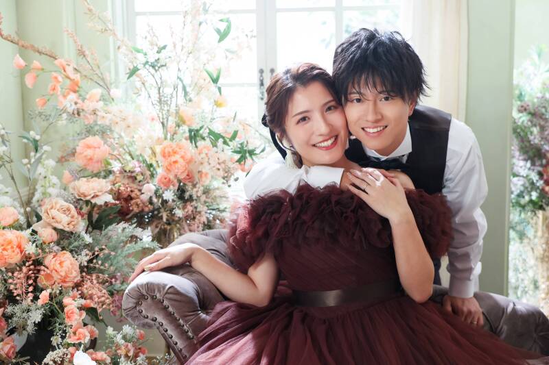 お二人の自然な表情を引き出す距離感