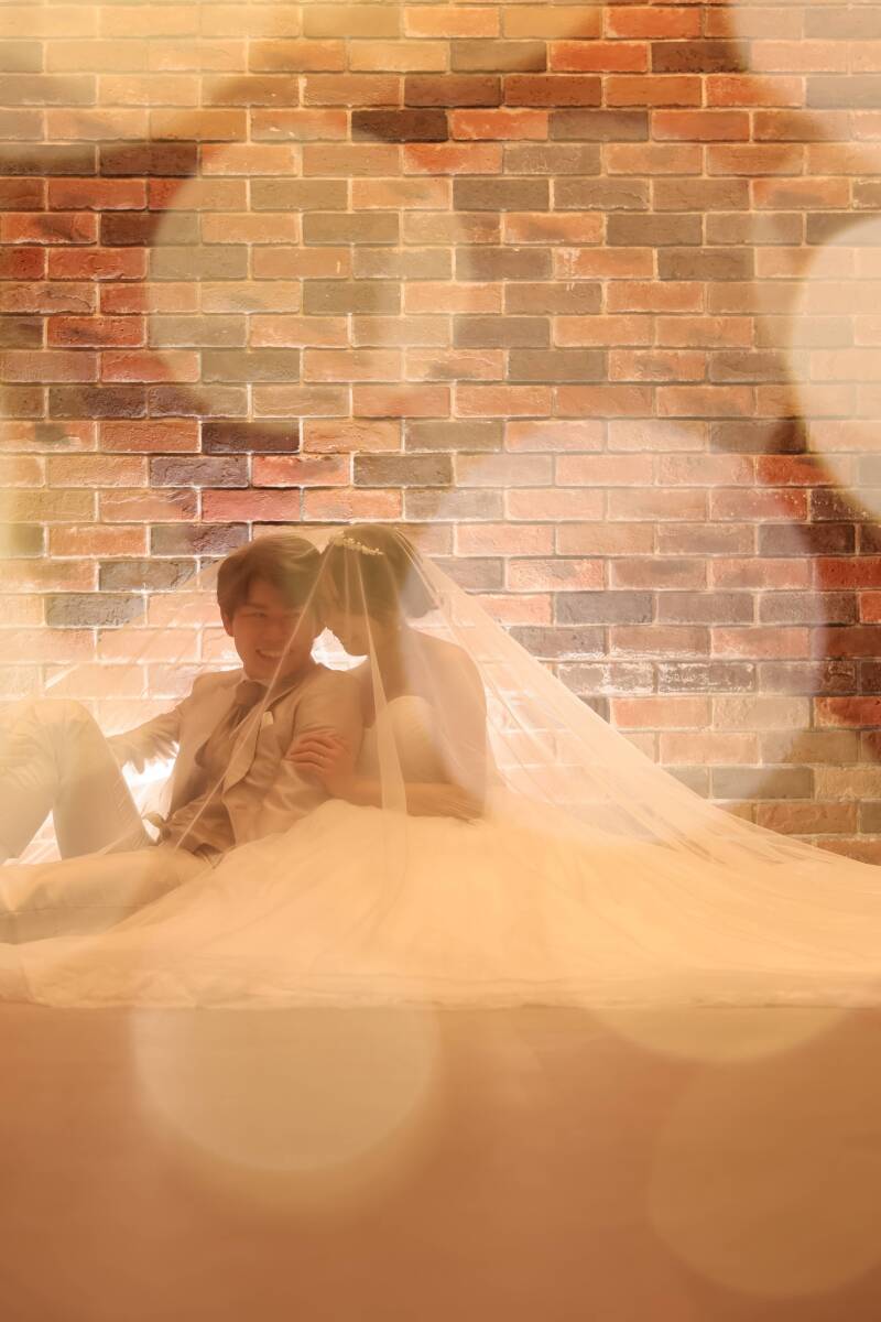 優しい光に照らさた幸せと愛情が溢れる瞬間