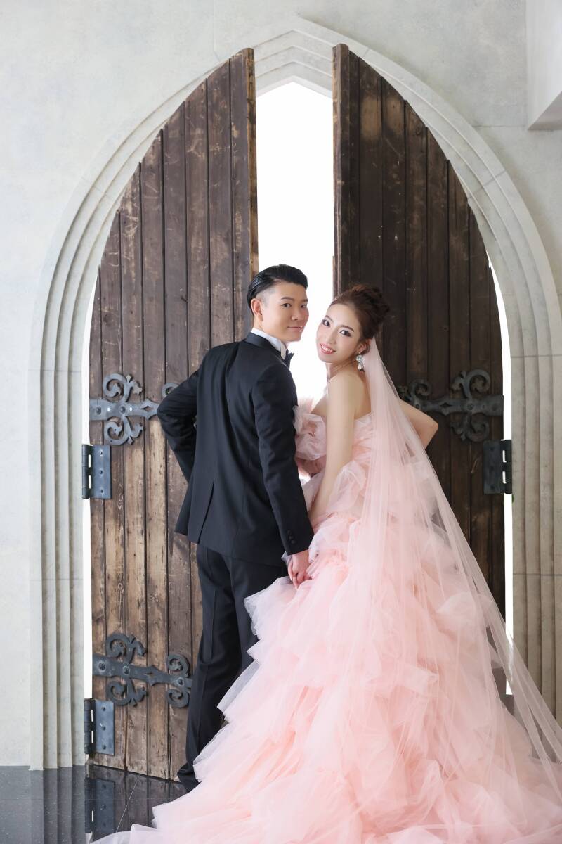 映画のような世界観で綴る。ピンクドレスが主役のドラマティックフォト