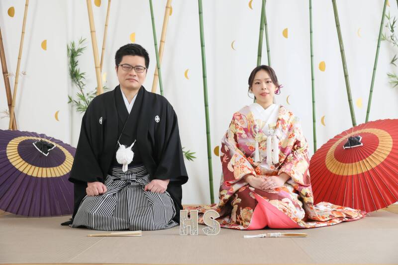 小物を添えた正統派な一枚