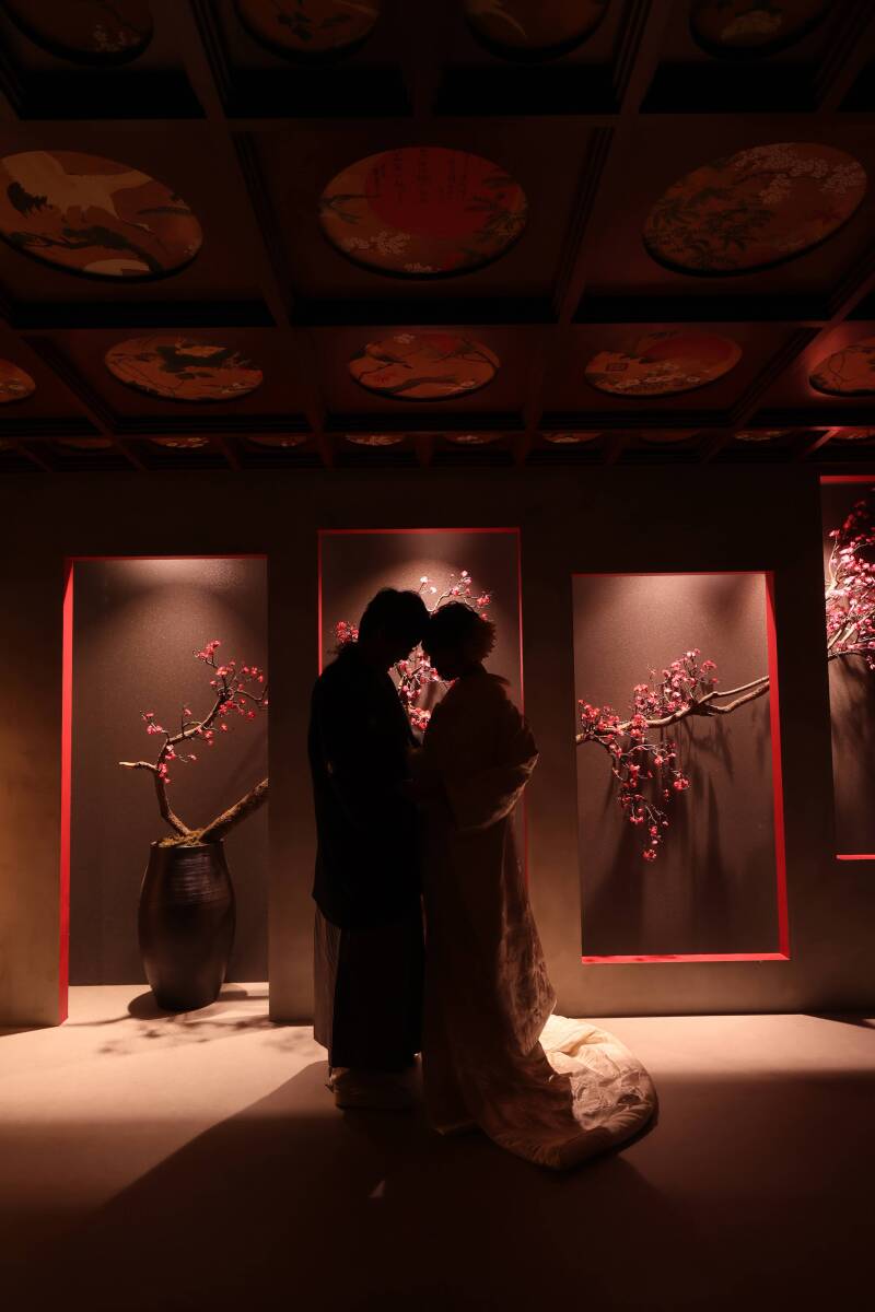 光と影が織りなす幻想的な世界。