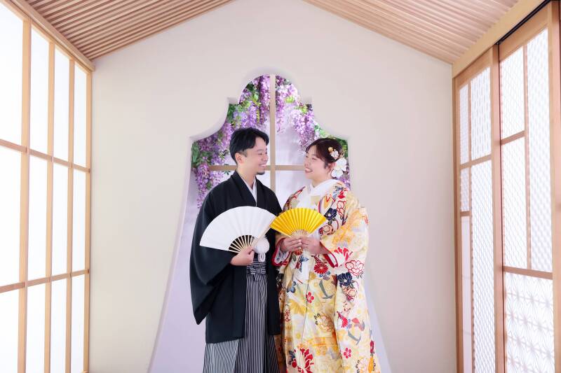 扇子を添えた正統派スタイル。和の美学を大切に