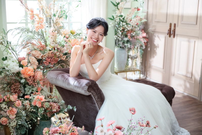 色鮮やかな花々に囲まれて