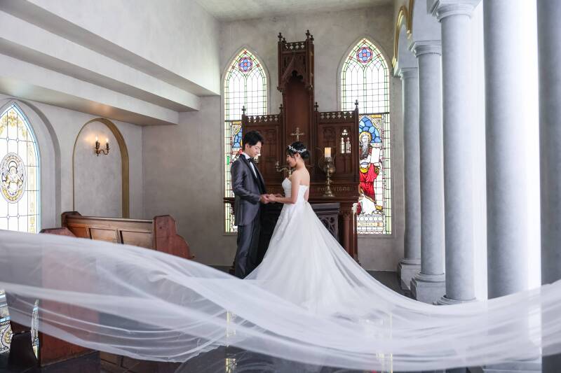 優しく見つめ合うその瞬間を