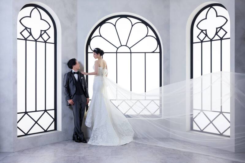 軽やかに舞うロングベールの躍動感