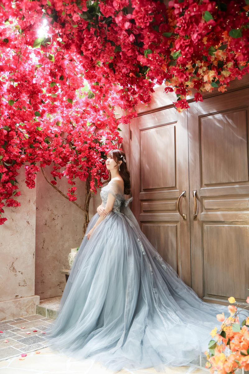 咲き誇るブーゲンビリアの中