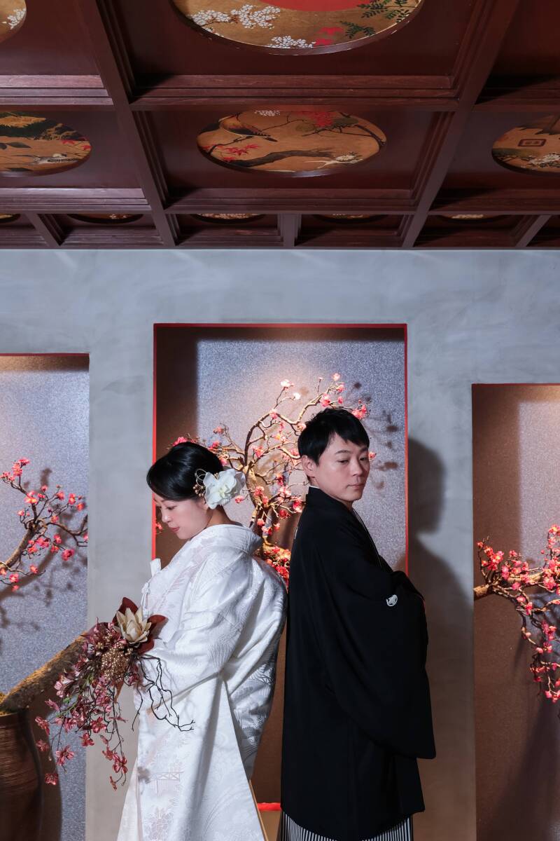 背中合わせで魅せる凛とした空気感