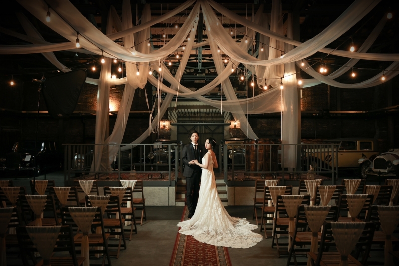 凛と伸びた背中側からのショット