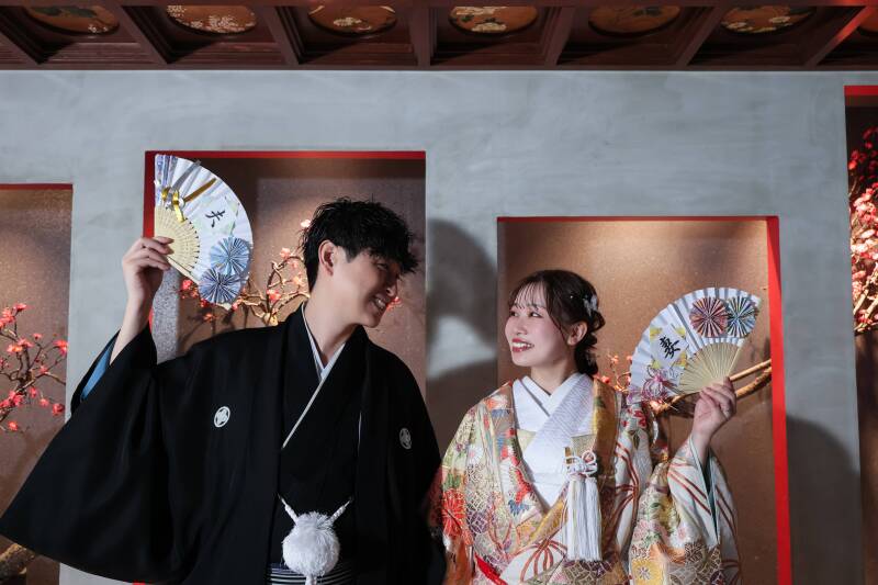 彩り豊かな和装スタジオ撮影。おふたりの笑顔とこだわりが光る特別な一日