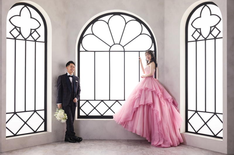 ドレスのピンクが映える一枚!