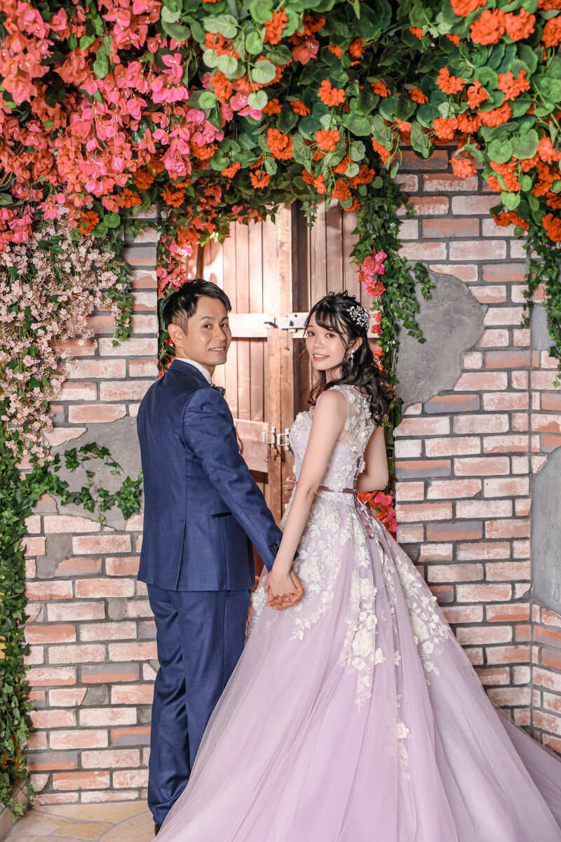 振り向きポーズでキュートに♪