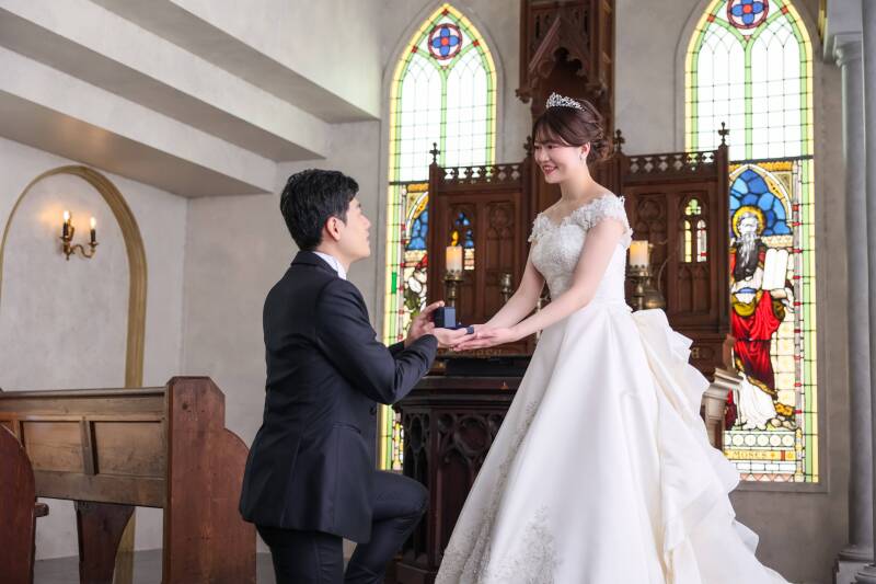 永遠を誓うドラマチックなプロポーズ